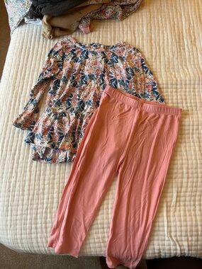 Magnetic Me Pink Leggings with Floral Navy & Pink Long-Sleeve Top